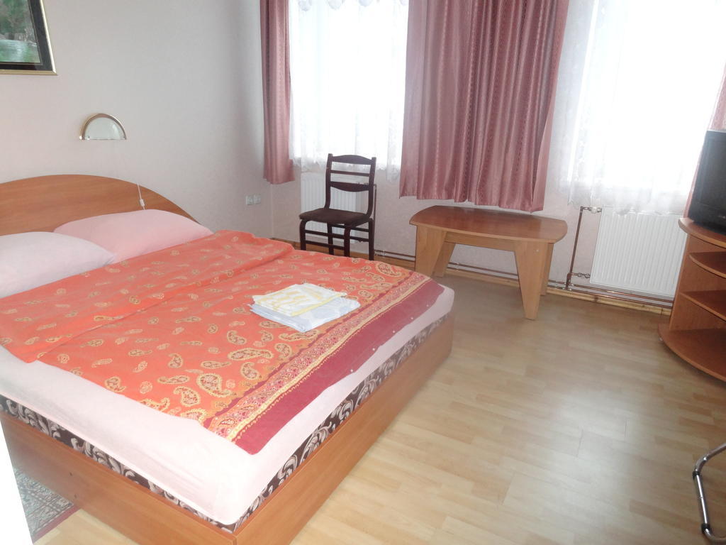 Hotel Rebir ダウガフピルス 部屋 写真