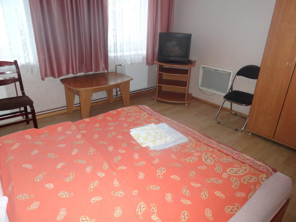 Hotel Rebir ダウガフピルス 部屋 写真