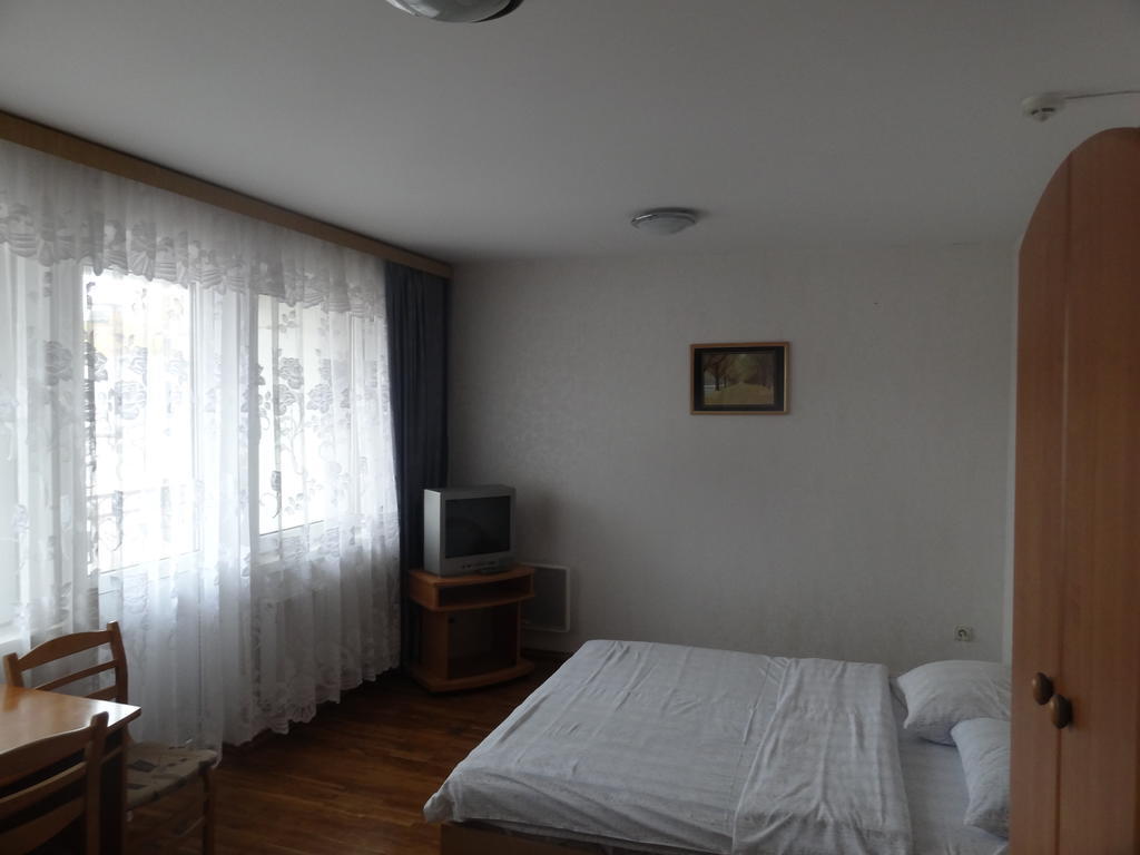 Hotel Rebir ダウガフピルス エクステリア 写真